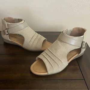 Comfort View The PAYTON Shootie Khaki Sandals Size 7.5
